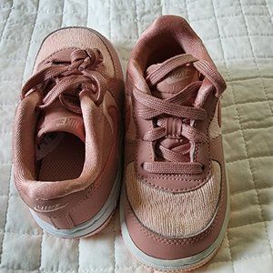 Nike Kids Force 1 LV8 Low Top Sneakers (7c)